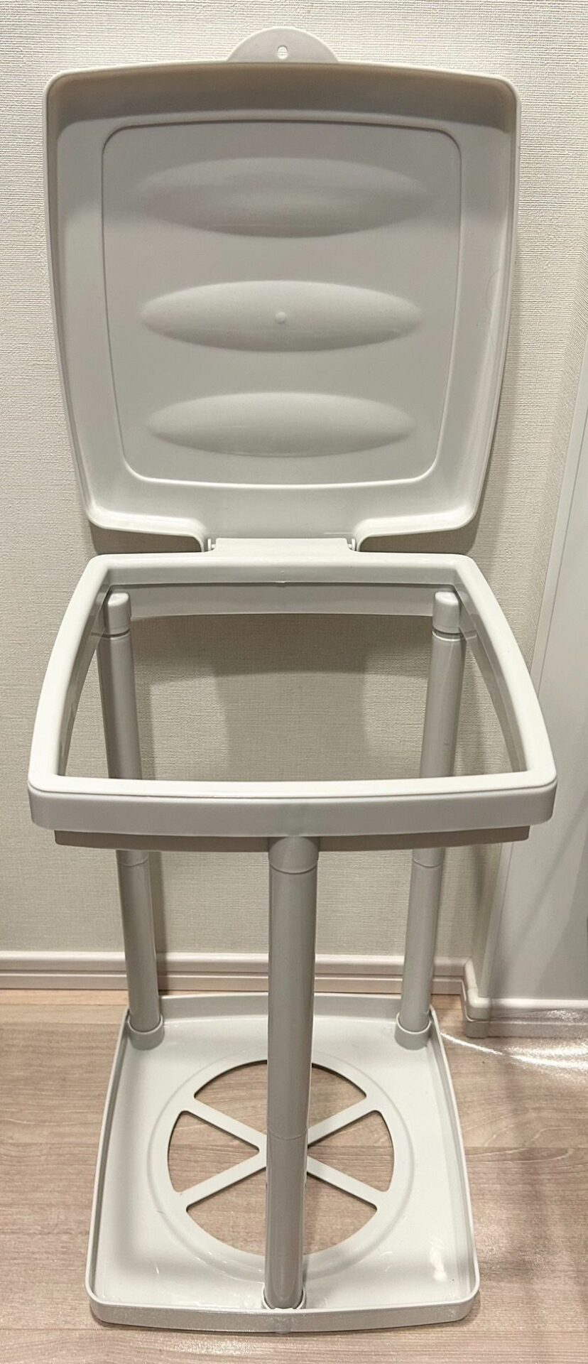 550円でダイソーで買えるゴミ箱ホルダーを使うとこんな感じ